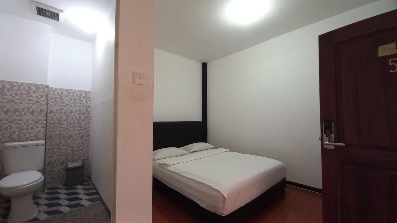 Dc Hotel & Hostel Labuan Bajo Eksteriør bilde